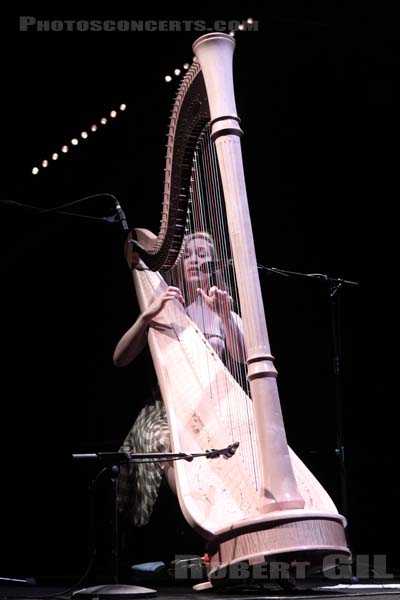 JOANNA NEWSOM - 2010-05-31 - PARIS - Espace Charlie Parker - Grande Halle - 